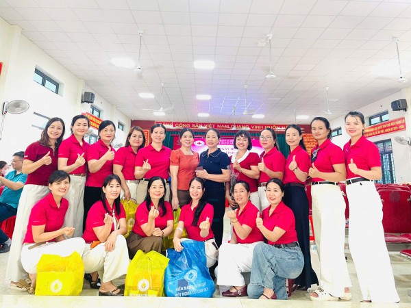 CHỦ NHẬT ĐỎ YÊU THƯƠNG